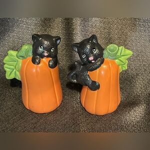 Vintage 1994 Loomco halloween figurines. Cats in pumpkins
